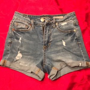 Jean shorts lightly distressed 3”